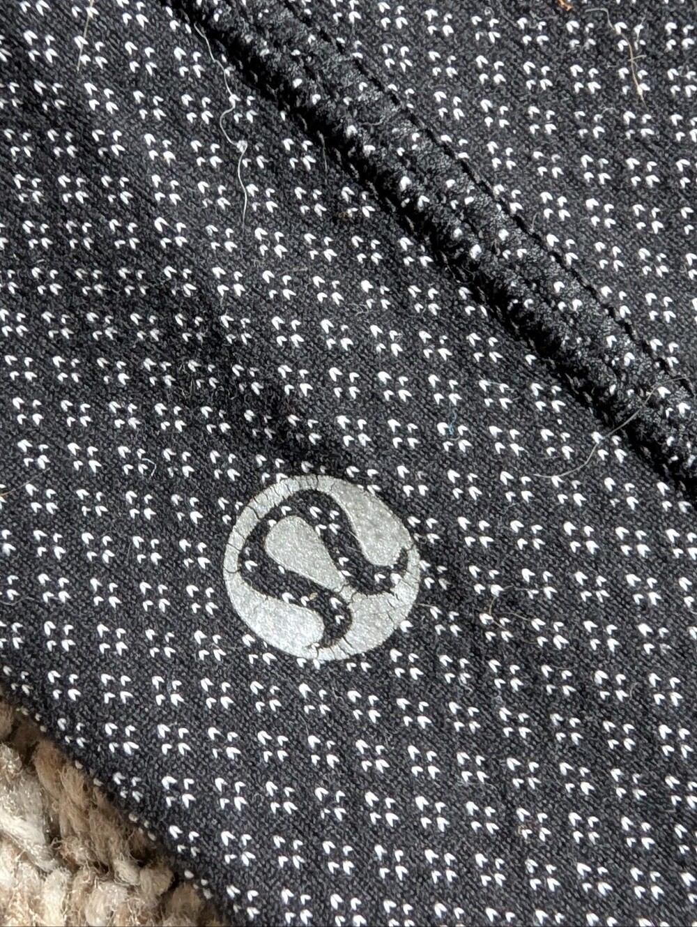 Lululemon Black Leggings With Micro Diamond‎ Design Women's Sz 6 Leg Pockets - Picture 4 of 10